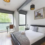 2Bed Stratford Apt With Easy Access To Central London, O2, Excel, Parking Nearby