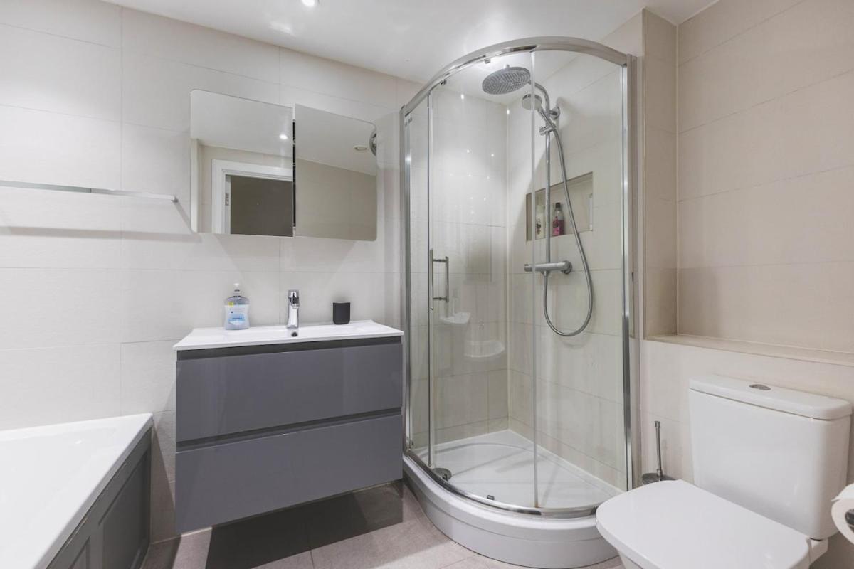 2bed Stratford With Easy Access To London, O2, Excel, Parking Nearby Apartment