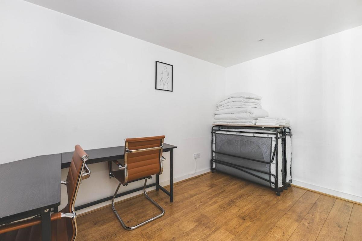 2bed Stratford With Easy Access To London, O2, Excel, Parking Nearby *