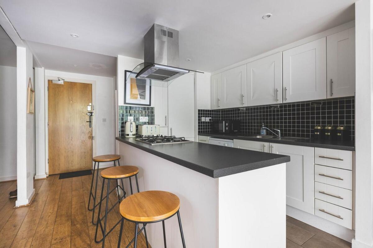 2bed Stratford With Easy Access To London, O2, Excel, Parking Nearby Apartment *